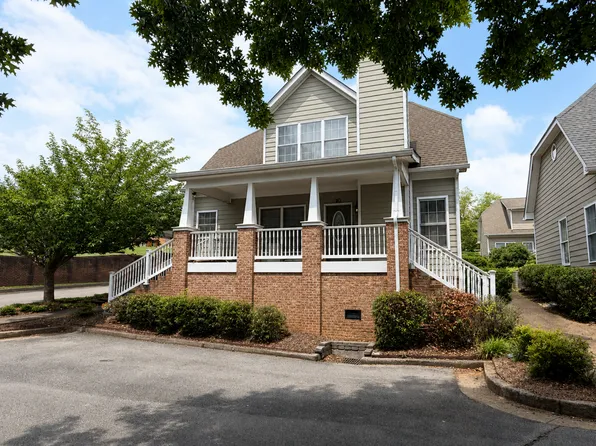 10 Charleston Ct, Johnson City, TN 37604