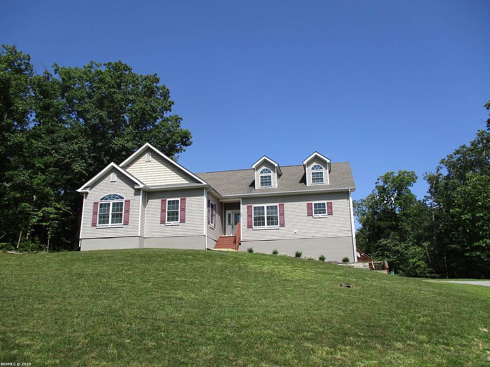 1st image of 320 Wisteria Dr