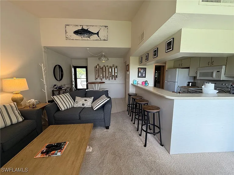 5590 Trailwinds Dr #421 — Photo 7