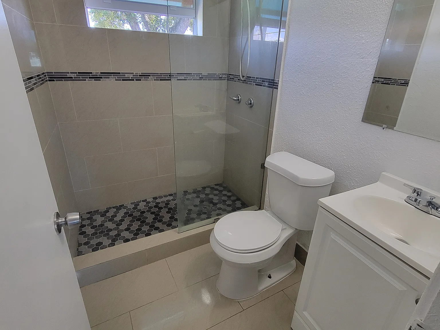 Studio, 350 sqft, $1,375 — Photo 4