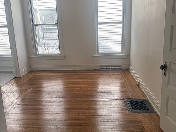 5th image of 1722 Wisconsin Ave