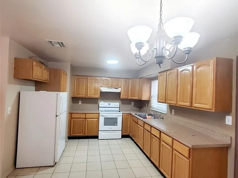 749 Memorial Dr — Photo 3
