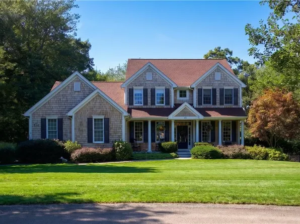 45 Hunters Ct N, Saunderstown, RI 02874