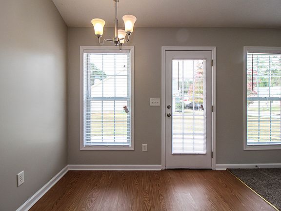 5th image of 48 Alessie Park Ln