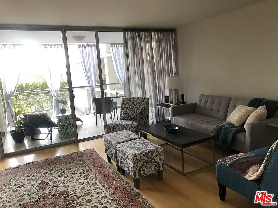 1 bed, 1.0 bath, 868 sqft, $5,500 — Photo 4