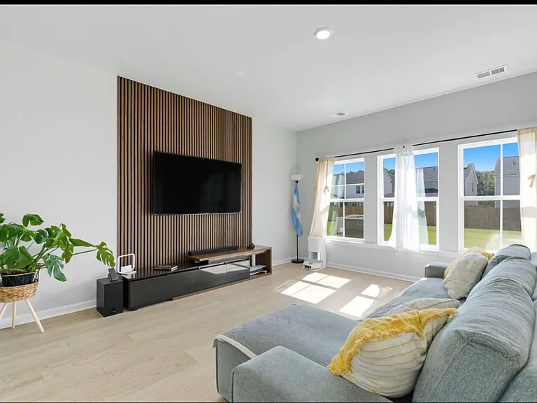 116 Post Mill Dr — Photo 2