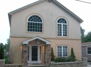 3175 Kenrick St, Keego Harbor, MI 48320