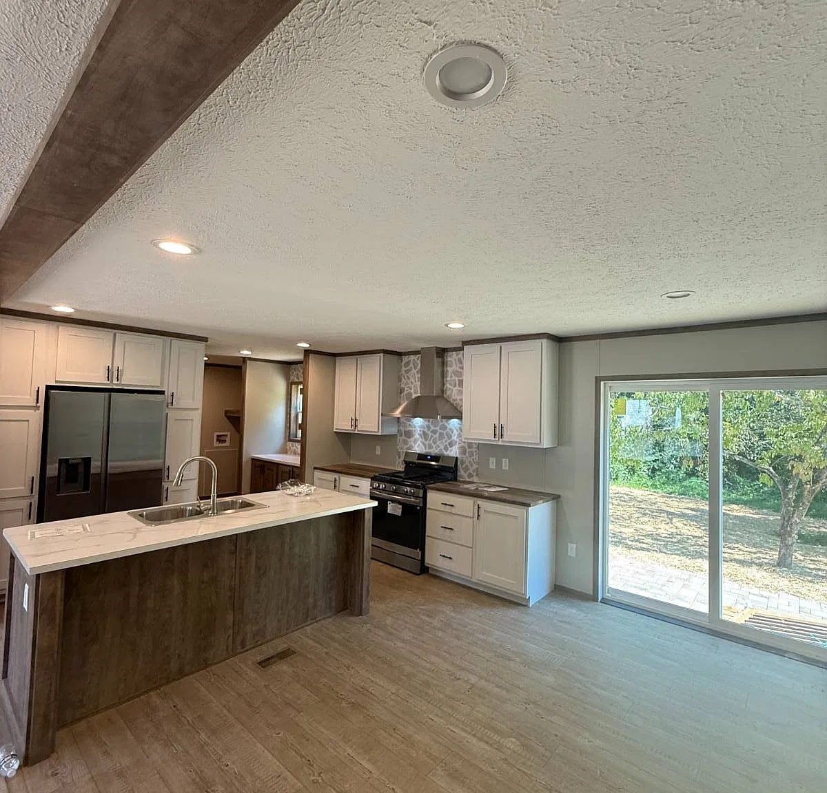 3 bed, 2.0 bath, 1344 sqft, $1,900 — Photo 2