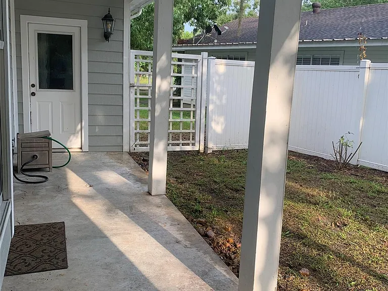 11 Lords Cir — Photo 25