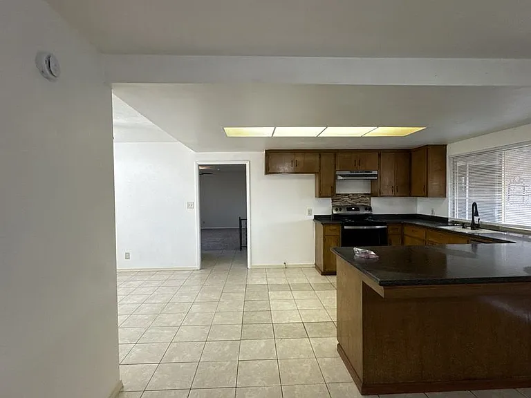 3504 W Cutler Ave — Photo 7