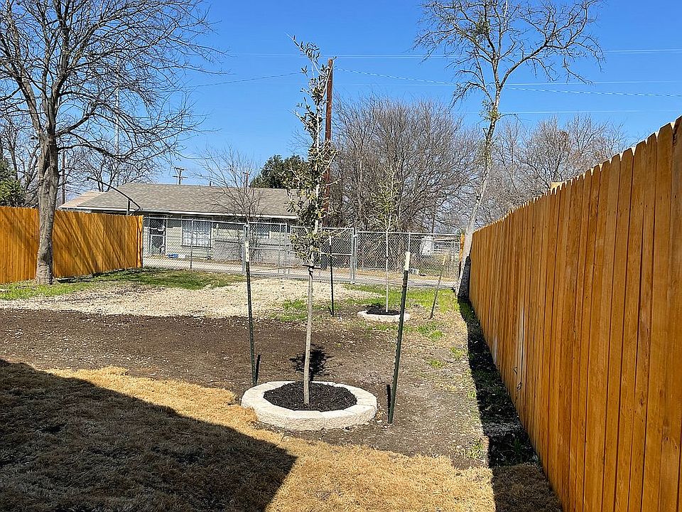 2nd image of 1827 Arbor Pl #1