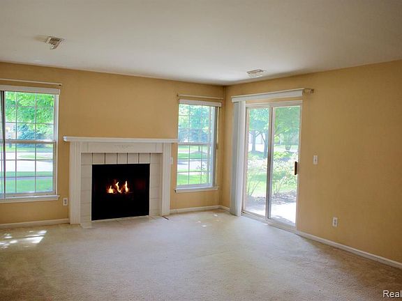 5th image of 4783 Berkshire Dr