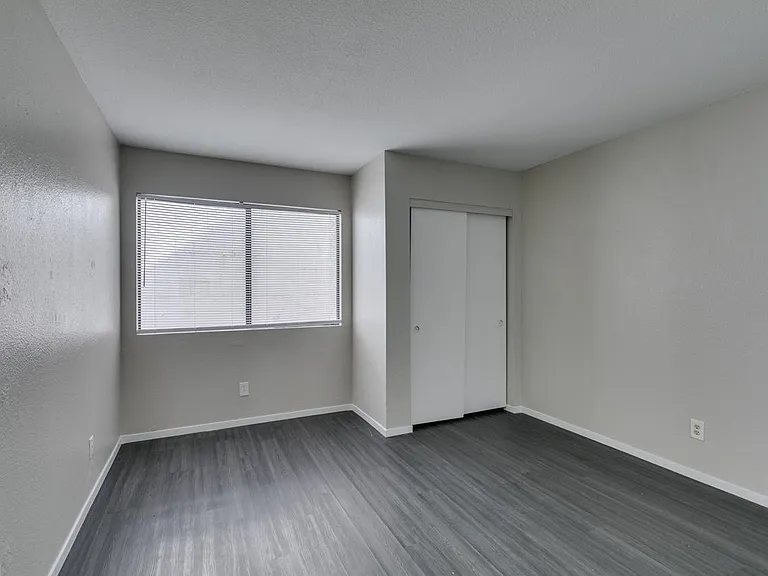 810 N Sloan Ln #103 — Photo 10