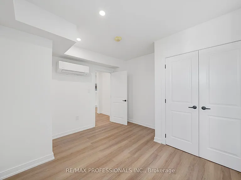 27 Oakdale Ave #B — Photo 7