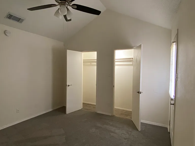 219 Meadow Ct #B — Photo 11