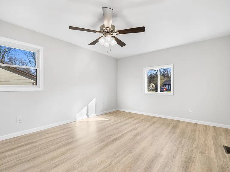 1025 Roswell Rd — Photo 10