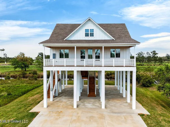 5089 Atlantis Dr, Bay Saint Louis, MS 39520