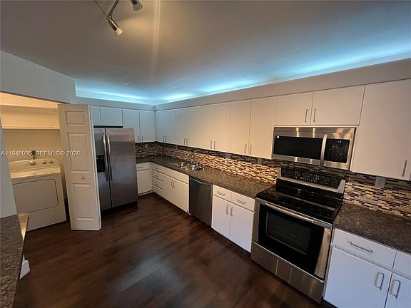 3rd image of 561 Racquet Club Rd APT 21