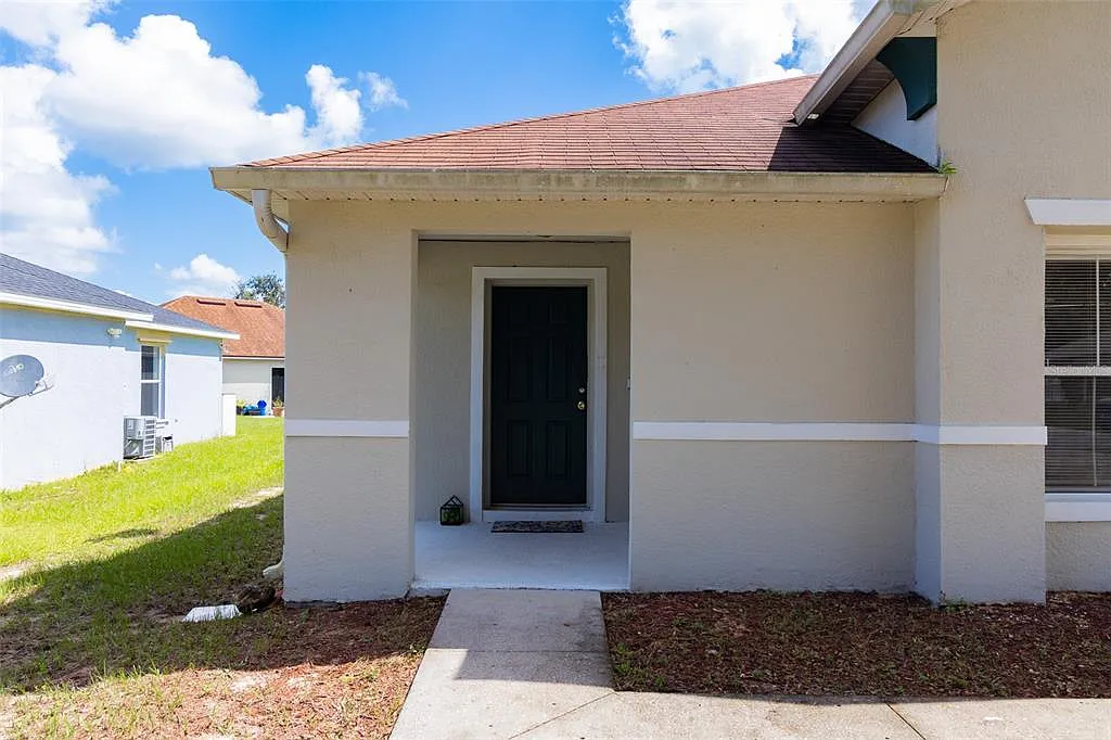 3 bed, 2.0 bath, 1809 sqft, $1,700 — Photo 3