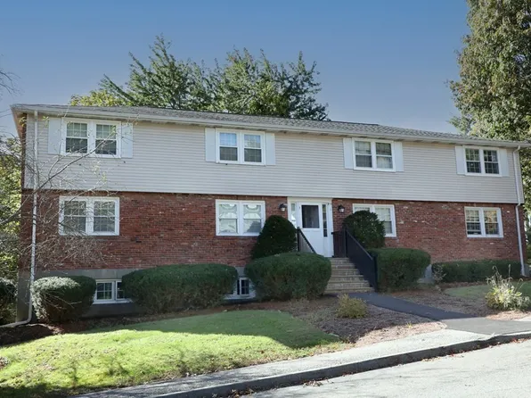 1 Zabriskie Dr APT E, Newburyport, MA 01950