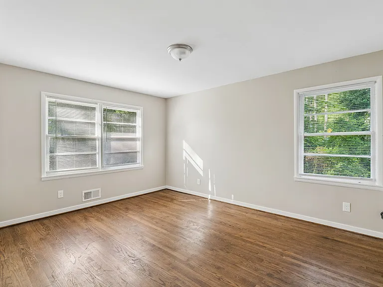 2616 Wood Dr NE — Photo 16