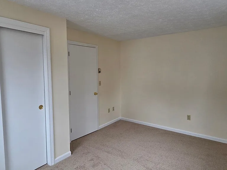 35-37 Westland Ave — Photo 13