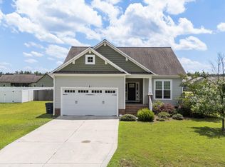 16 Woodglen Dr, Clayton, NC 27527