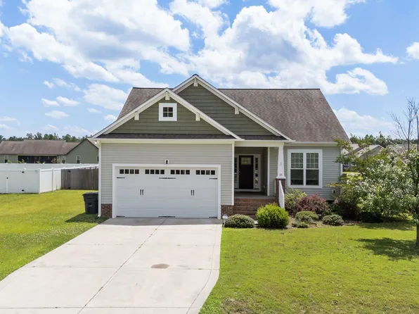 16 Woodglen Dr, Clayton, NC 27527