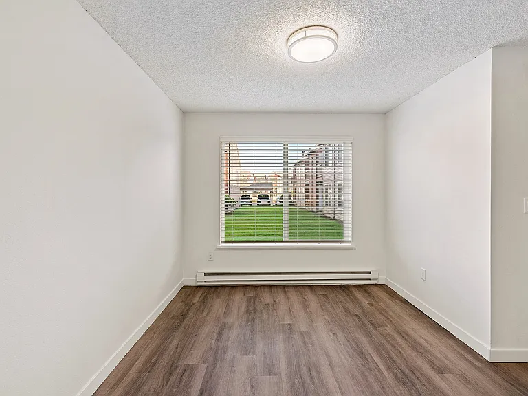 Pointe East — Photo 29