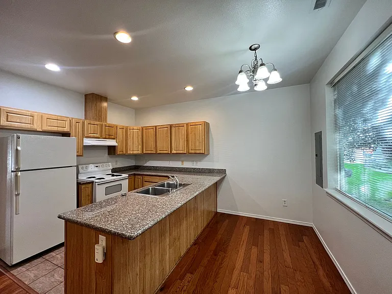 1620 W Lee St #4 — Photo 1