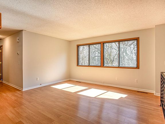 4th image of 2627 Brookdale Ln