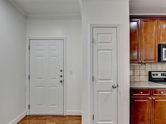 3rd image of 2202 Stratford Cmns