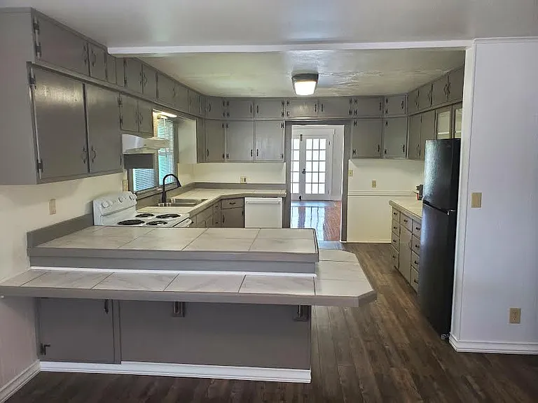 358 E Lincoln Rd — Photo 1