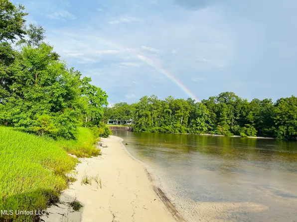 River Heights Ln, Diberville, MS 39540