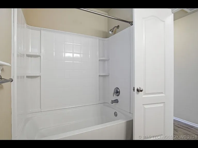 605 E Linden Ln — Photo 18