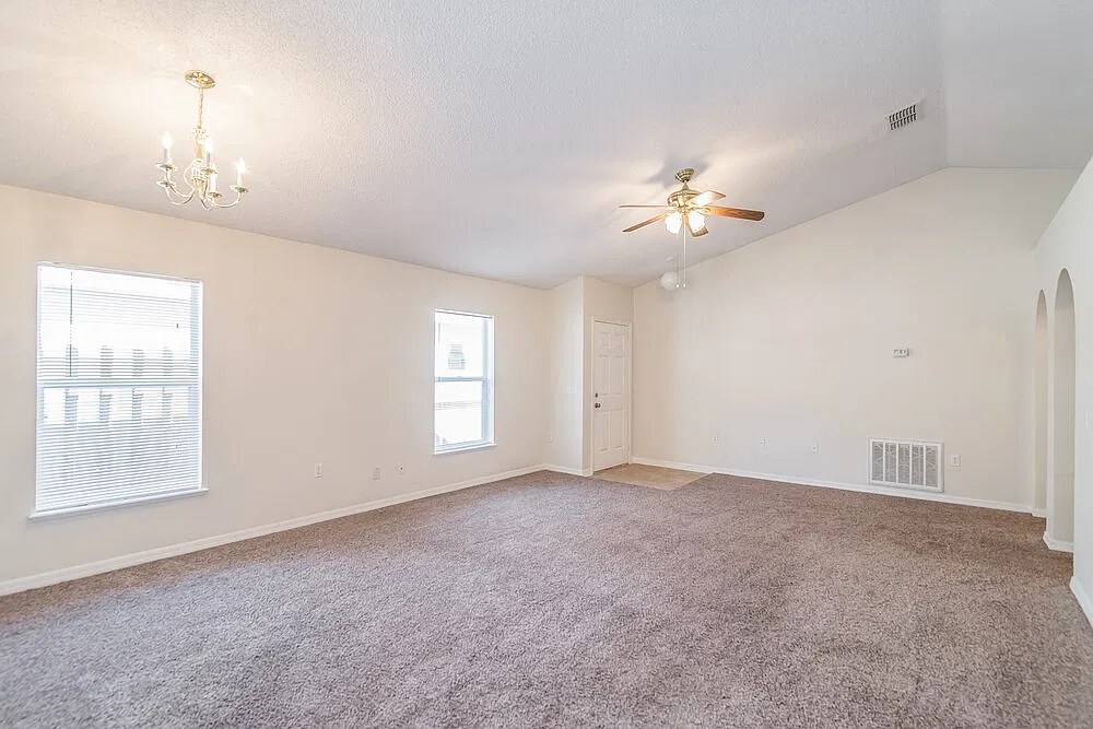 3 bed, 2.0 bath, 1432 sqft, $1,810 — Photo 3