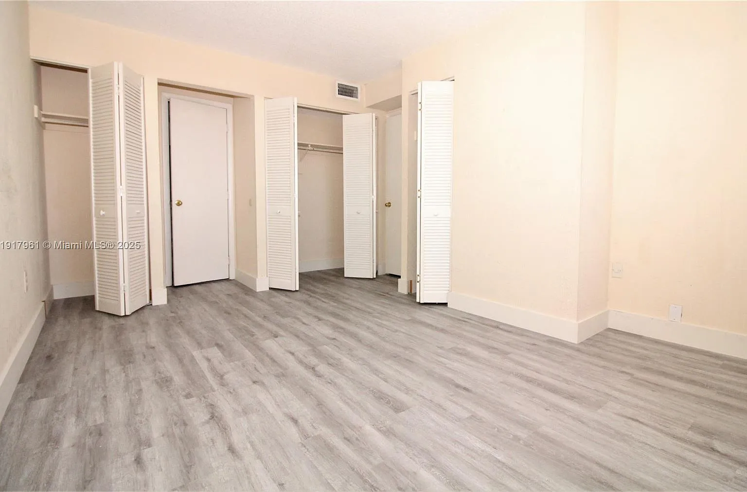 Harbour Pointe Of Miami C — Photo 2