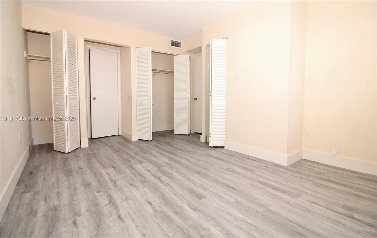 Building Photo - 1251 NE 108th St #312