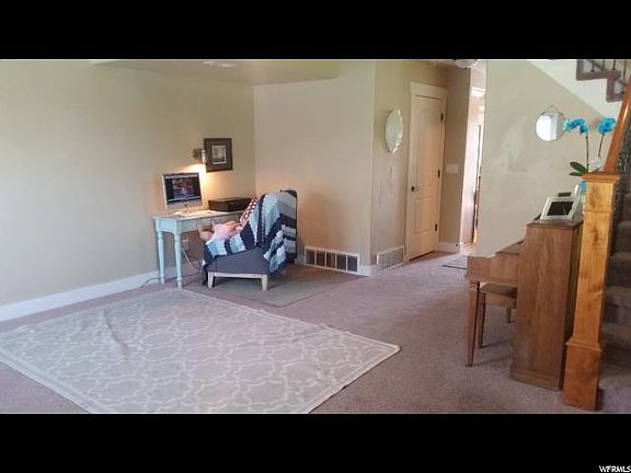 2nd image of 133 S Tamarak Cir