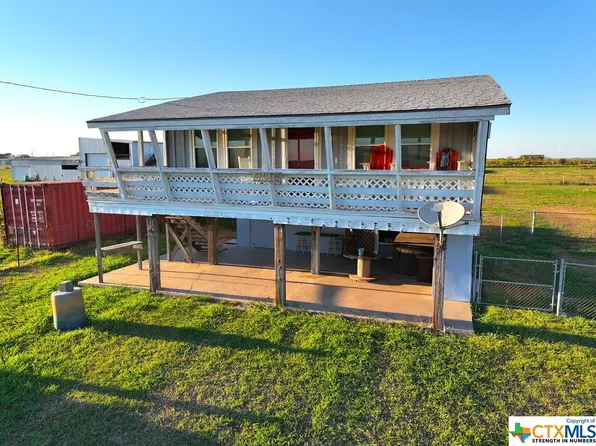 374 Peggy St E, Palacios, TX 77465