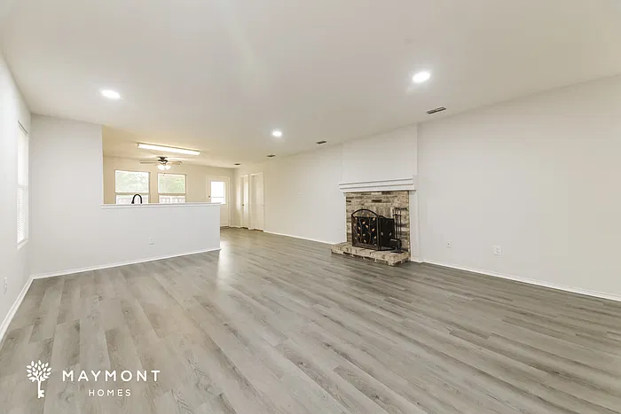 3 bed, 2.0 bath, 1660 sqft, $2,070 — Photo 3