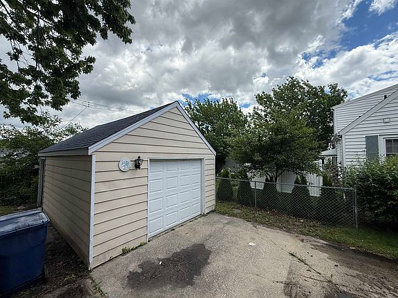 2nd image of 705 S Hampton St