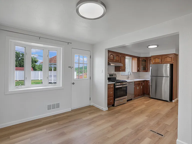 dining room into kitchen