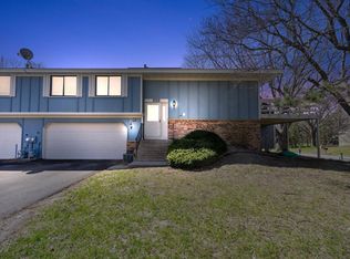 6879 Stratford Rd, Woodbury, MN 55125