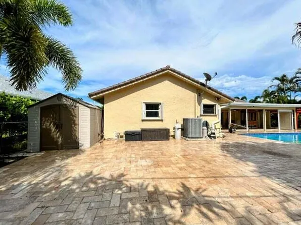 3045 S Seacrest Boulevard, Boynton Beach, FL 33435