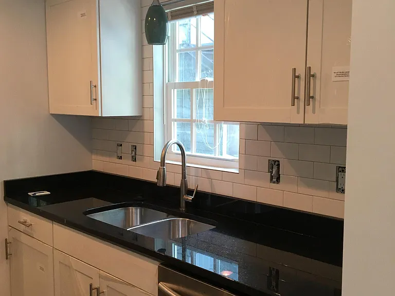 51 Drake St #A — Photo 2