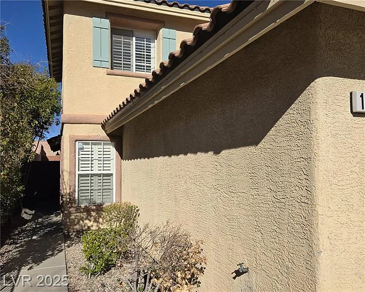 3 bed, 2.5 bath, 1366 sqft, $2,200 — Photo 2