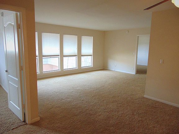 4th image of 669 Oakmont Ave Unit 3706