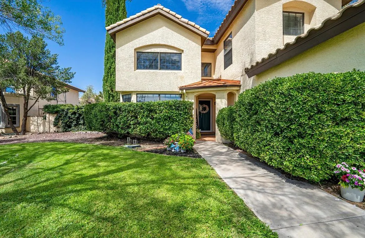 4 bed, 2247 sqft, $2,600 — Photo 4