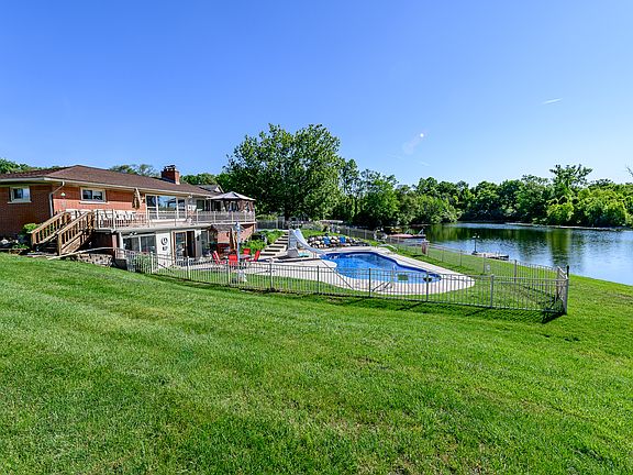 3rd image of 9933 Burgess Ct